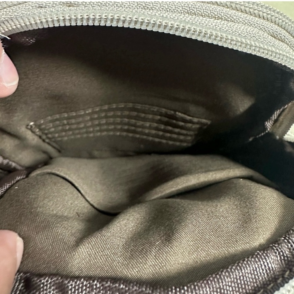 MROEDE Crossbody/ Slingpack NWOT - Picture 7 of 7